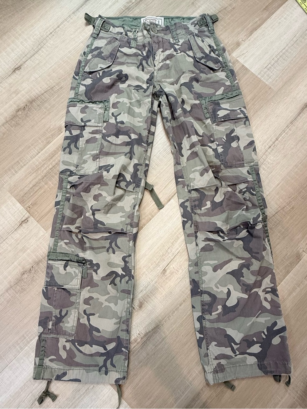 Abercrombie & Fitch Low Rise Ultra Loose Cargo Camo Pants Size 25 - Picture 2 of 8
